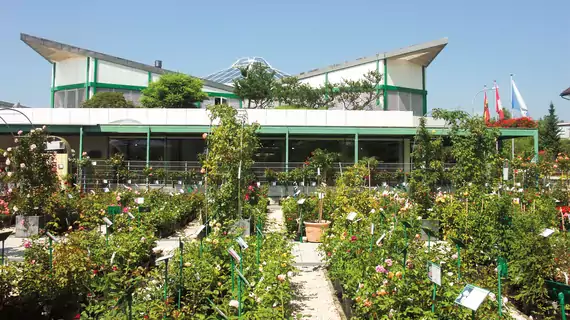 1993 schenkte sich die Firma zum 100 Jahr-Jubiläum das erweiterte Garten-Center in Tann.